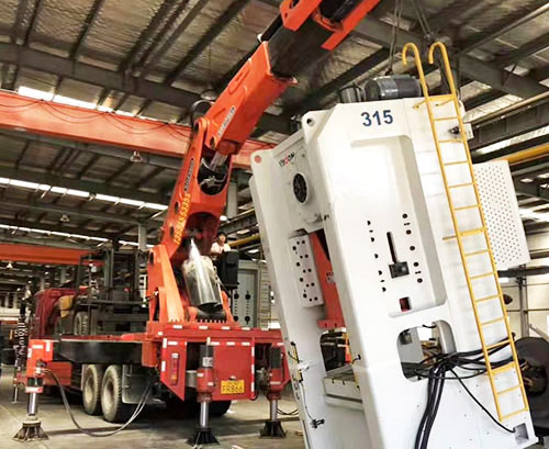 利川附近随车吊出租，轻松解决运输难题