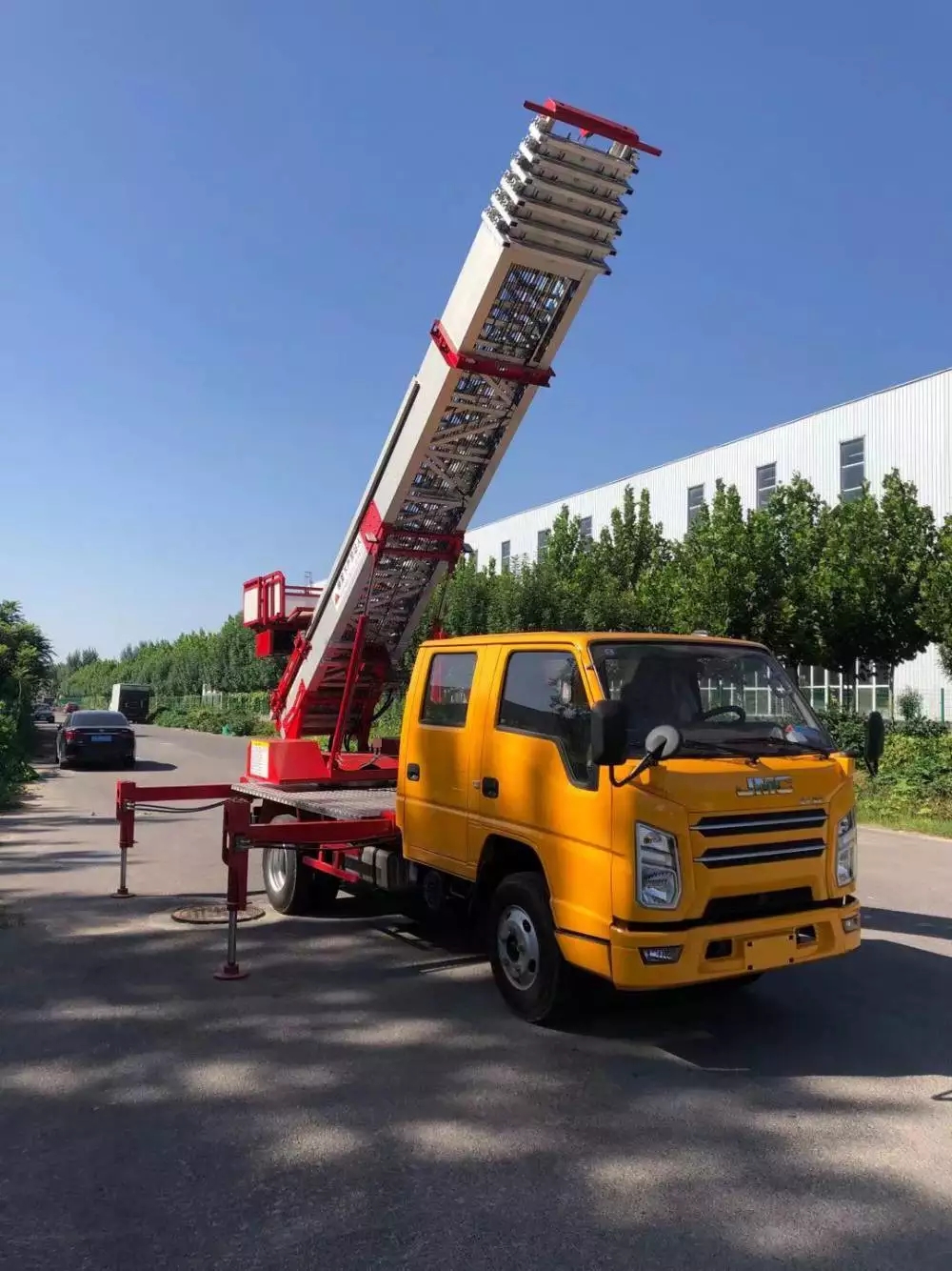 利川附近的云梯车出租服务：轻松解决高空作业需求